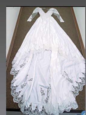 Elegant vintage White satin  Lace Wedding Dress